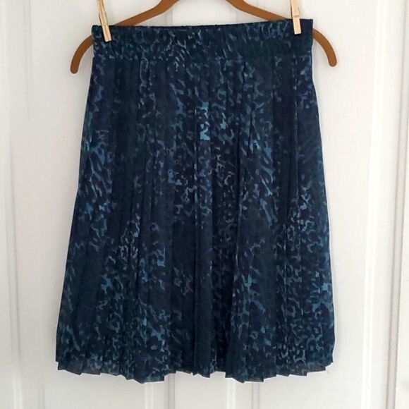Banana Republic Teal Leopard Pleated Skirt - Picture 1 of 7